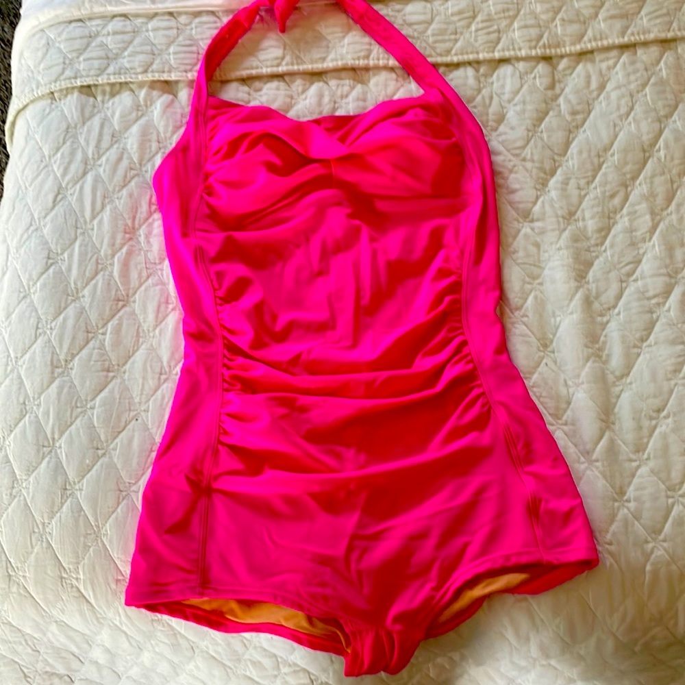 Women’s Large/Hot Pink 1pc, boy short swimsuit, spectacular!